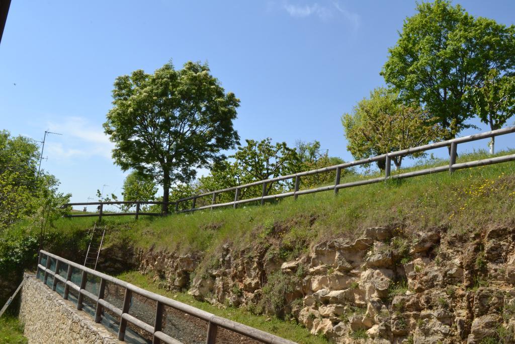 לינה וארוחת בוקר לוניגו Casale La Rocchetta מראה חיצוני תמונה