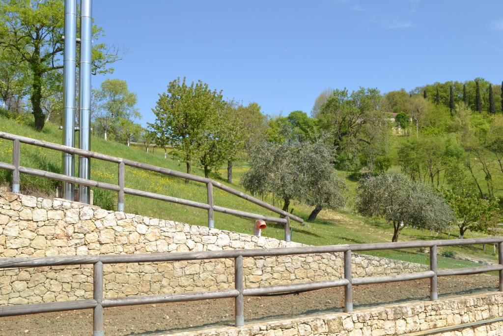לינה וארוחת בוקר לוניגו Casale La Rocchetta מראה חיצוני תמונה