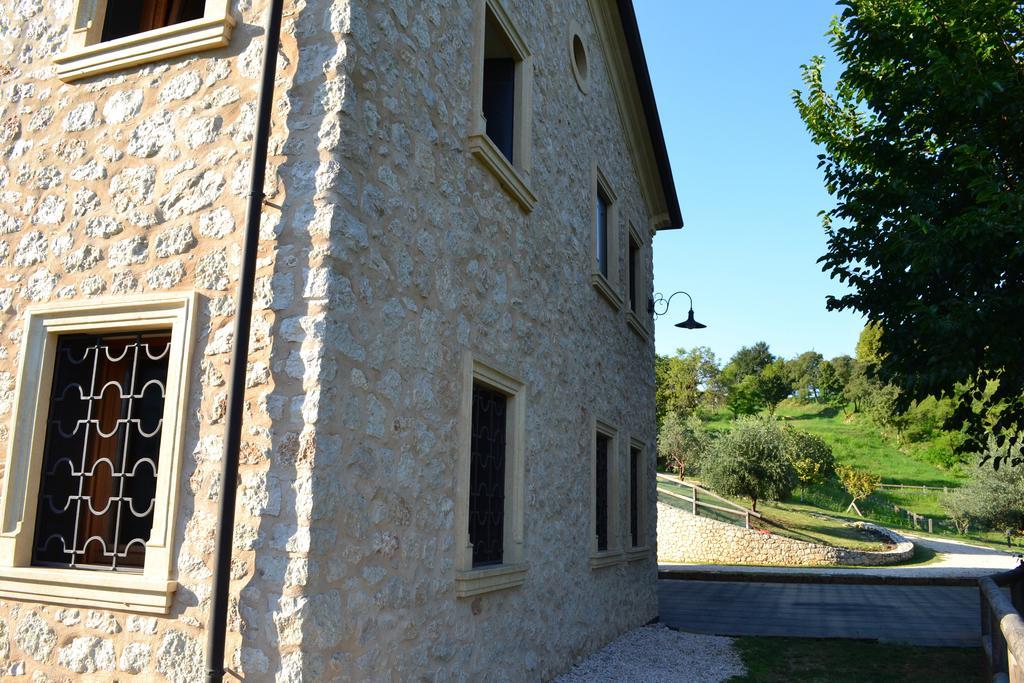 לינה וארוחת בוקר לוניגו Casale La Rocchetta מראה חיצוני תמונה